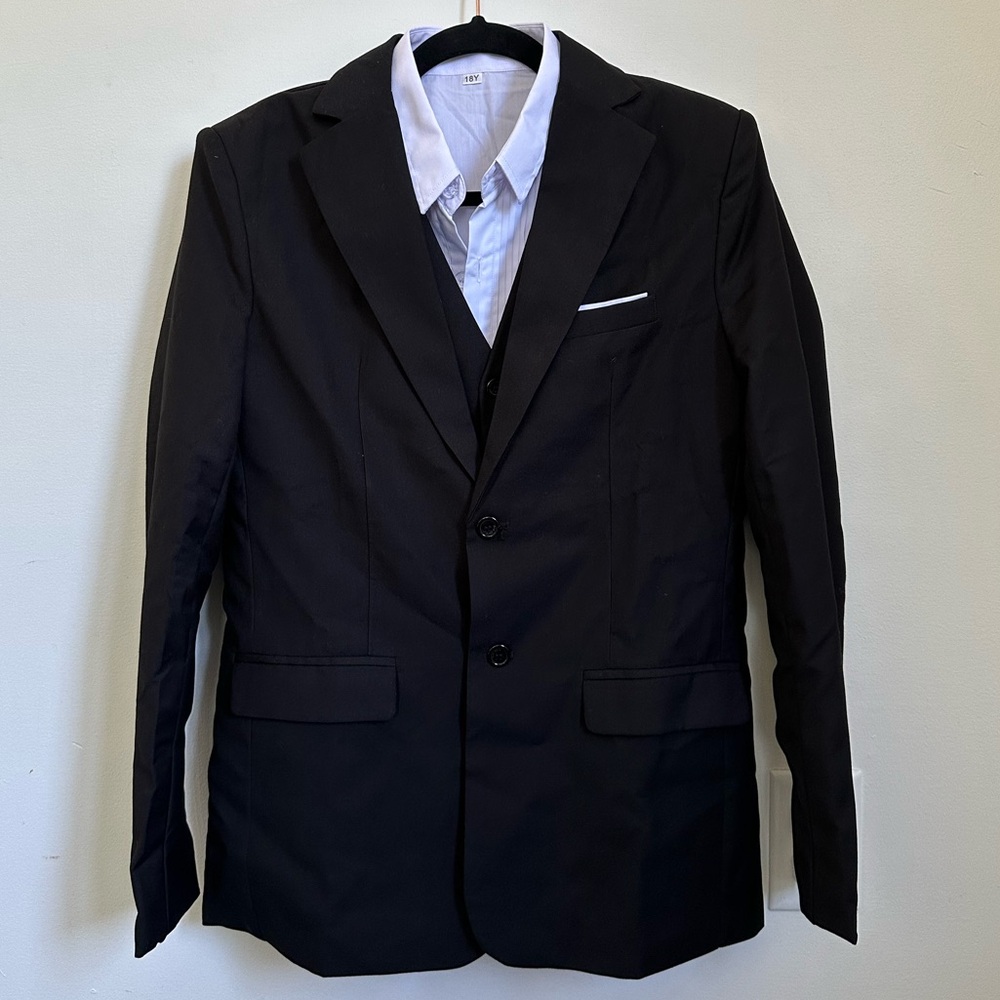NWOT Classic Black Men's Suit Coat, Vest, and Shirt Set